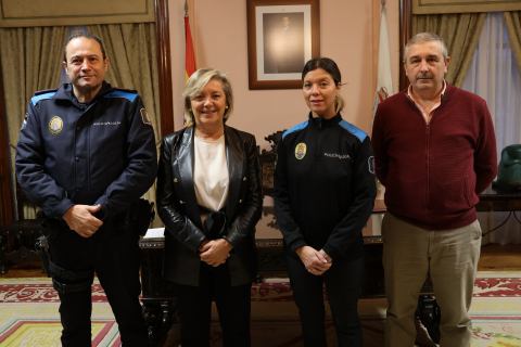 Paula Alvarellos oficializa la incorporación de una nueva agente a la Policía Local de Lugo