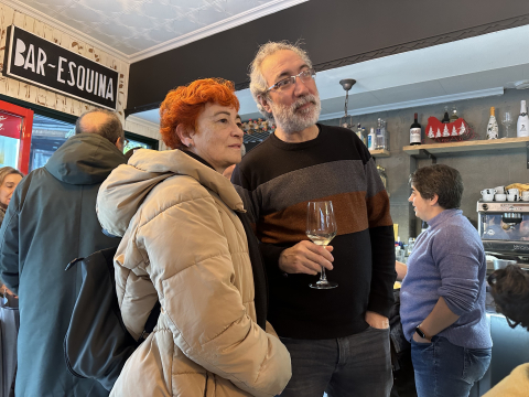 Alexandre Penas e Maite Ferreiro visitan o mercado de Nadal e cantos de taberna do barrio de Recatelo Alexandre Penas e Maite Ferreiro visitan o mercado de Nadal e cantos de taberna do barrio de Recatelo