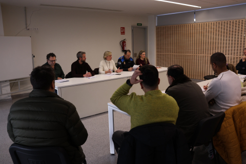 El Ejecutivo local se reúne con los representantes de las comisiones de fiestas para dar a conocer el nuevo procedimiento de tramitación de los festejos locales El Ejecutivo local se reúne con los representantes de las comisiones de fiestas para dar a conocer el nuevo procedimiento de tramitación de los festejos locales