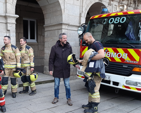 Rubén Arroxo, como Alcalde de Lugo en funcións, participou no minuto de silencio que os bombeiros adicaron á falecida alcaldesa Dona Paula Alvarellos