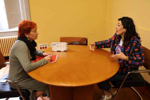 Maite Ferreiro mantivo unha xuntanza coa cantante Lucía Pérez