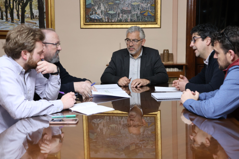 Miguel Fernández e o seu equipo reúnense cos colectivos do transporte para avanzar na creación dun aparcadoiro vixiado para camións nas Gándaras