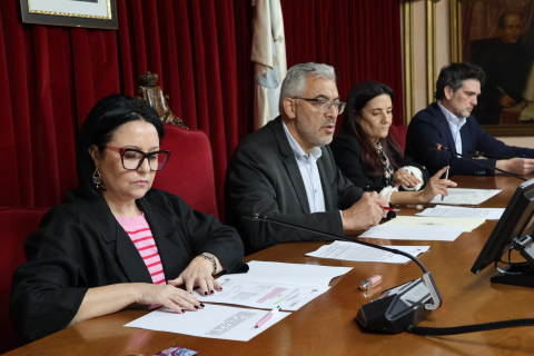 O Concello acorda con Xunta e Deputación que a Policía Local poida intervir en varios aparcamentos de ambas as administracións O Concello acorda con Xunta e Deputación que a Policía Local poida intervir en varios aparcamentos de ambas as administracións