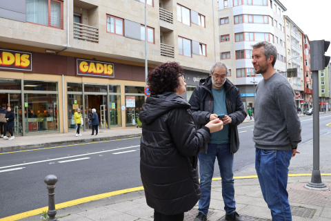 Rubén Arroxo informa que la Tenencia de Alcaldía completó la renovación del asfalto de la avenida da Coruña