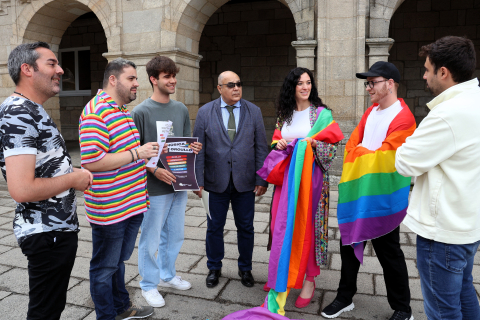 O Concello de Lugo reivindica a liberdade e a diversidade coa Muralla, que se transforma simbolicamente nun armario aberto O Concello de Lugo reivindica a liberdade e a diversidade coa Muralla, que se transforma simbolicamente nun armario aberto