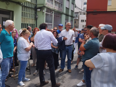 Miguel Fernández consensúa con la vecindad la reurbanización entre las calles Río Sil y Otero Pedrayo, en el entorno de la Quinta de Pérez