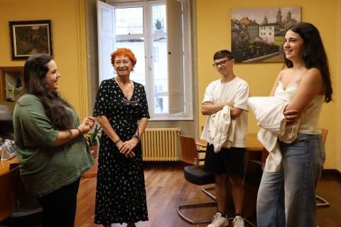 Martín Casanova e Isabel Liñares reciben el reconocimiento de la Tenencia de Alcaldía por sus excelentes notas en la PAU Martín Casanova e Isabel Liñares reciben el reconocimiento de la Tenencia de Alcaldía por sus excelentes notas en la PAU