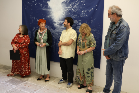 Maite Ferreiro inaugura en el Vello Cárcere la exposición ‘Galaica’ de Diego Beyró