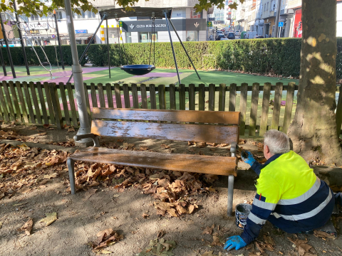 Transición Ecológica recuperó en un mes 81 bancos de los parques de Piringalla, Gallego Tato y Viana do Castelo Transición Ecológica recuperó en un mes 81 bancos de los parques de Piringalla, Gallego Tato y Viana do Castelo