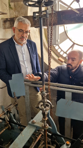 O Concello bota a andar de novo o reloxo da Casa Consistorial