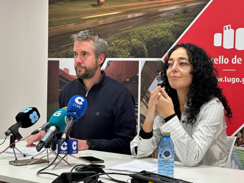 Rubén Arroxo anuncia la renovación del contrato para suministrar EPIs al personal del Cementerio y del Mercado Rubén Arroxo anuncia la renovación del contrato para suministrar EPIs al personal del Cementerio y del Mercado