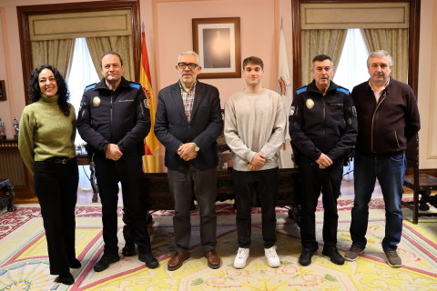 Miguel Fernández preside la toma de posesión de un nuevo agente que se incorpora a la Policía Local de Lugo mediante permuta