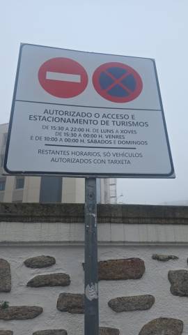 La Tenencia de Alcaldía renueva la señalización del aparcamiento público del Seminario Menor