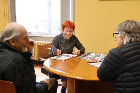 Maite Ferreiro reúnese con integrantes do Colectivo Ruando