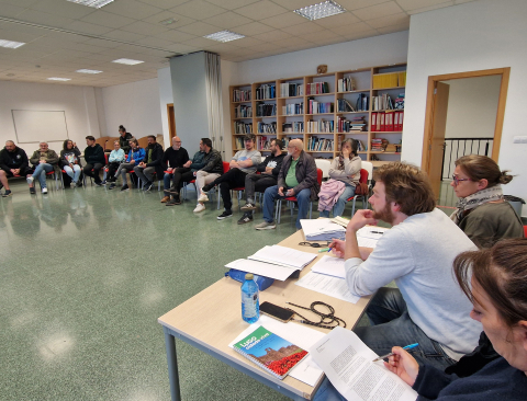 Juventud entrega a las asociaciones de recreación histórica las bases reguladoras de las subvenciones para financiar los gastos del Arde Lvcvs y de su promoción, con mayor cuantía, pagos adelantados y más partidas justificadas