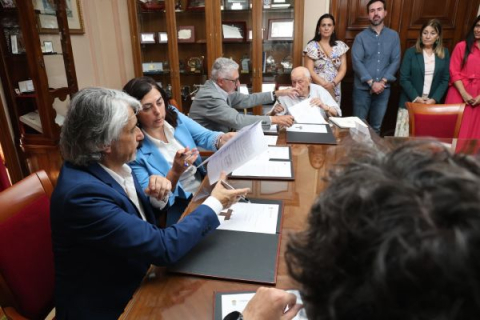 O Concello recibe o polígono 2 da Louzaneta e permite  aos seus propietarios solicitar as licenzas de primeira ocupación con informe favorable de enxeñería 