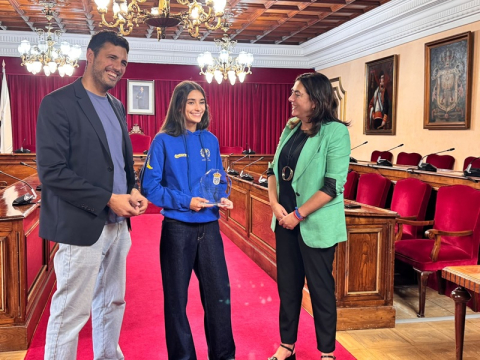 La alcaldesa y el concejal de Deportes reciben a la marchadora lucense Aldara Meilán por sus éxitos deportivos en 2026