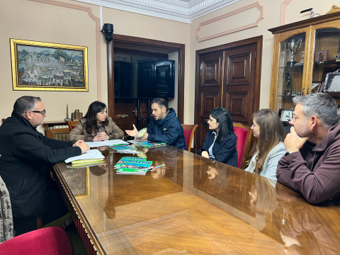 A alcaldesa e o concelleiro de Política Social reúnese coa Asociación Fenilcetonúrica e Outros Trastornos Metabólicos de Galicia e estudan novas vías de colaboración