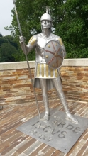 Escultura de ferro dun soldado romano