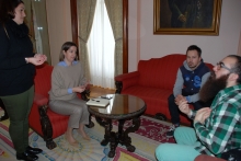 La Alcaldesa se compromete a avanzar en la eliminación de las barreras de integración de las personas con deficiencia auditiva de Lugo