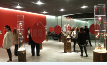 La Navidad, en adornos de cristal en el MIHL La Navidad, en adornos de cristal en el MIHL