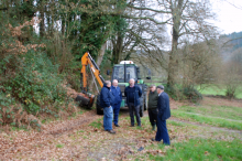 La brigada municipal comenzó el desbroce de los caminos públicos de las parroquias de la zona rural La brigada municipal comenzó el desbroce de los caminos públicos de las parroquias de la zona rural