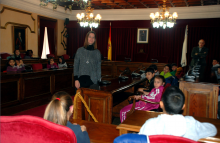 Alumnos de 3º de primaria del colegio Las Mercedes conocen el funcionamiento municipal