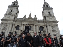 A Guardia Pretoriana marcha de peregrinación a Santiago para atraer visitantes ao Arde Lvcvs