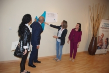 A Alcaldesa descubre a placa conmemorativa do décimo aniversario da apertura da residencia de maiores Sanyres