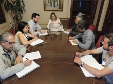 A Alcaldesa escoita as propostas dos grupos municipais para mellorar o servizo de bus urbano