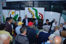 Medio cento de veciños estrean as viaxes á praia deste verán subvencionadas polo Concello