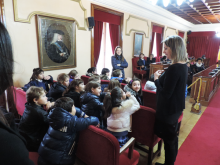 Los niños y niñas de 2º de primaria del colegio San José visitan el Ayuntamiento para conocer la labor desempeñada por el Gobierno