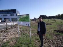 Daniel Piñeiro supervisa la plantación del soto de castaños que creó el Ayuntamiento en las Gándaras gracias al Lugo+Biodinámico Daniel Piñeiro supervisa la plantación del soto de castaños que creó el Ayuntamiento en las Gándaras gracias al Lugo+Biodinámico