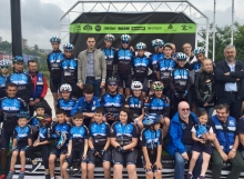 Miguel Fernández y Pablo Rivera reciben a los 176 participantes de la Volta ás Comarcas 2017 a su llegada a Lugo Miguel Fernández y Pablo Rivera reciben a los 176 participantes de la Volta ás Comarcas 2017 a su llegada a Lugo