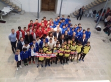 Lara Méndez, Miguel Fernández e Pablo Rivera presenciaron a sinatura, coa que o CD Lugo pretende seguir consolidando a súa aposta polo deporte base, unha premisa que comparte o Goberno de Lugo Lara Méndez, Miguel Fernández e Pablo Rivera presenciaron a sinatura, coa que o CD Lugo pretende seguir consolidando a súa aposta polo deporte base, unha premisa que comparte o Goberno de Lugo