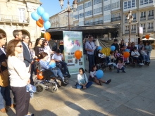 Ana Abelleira y miembros de la Corporación participan en la lectura del manifiesto por el Día Mundial de la Parálisis Cerebral