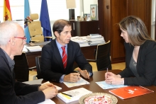 Concello e CHMS comprométense a sacar adiante a área pública de baño no Miño este verán