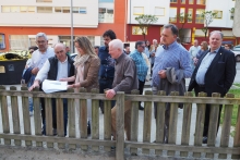 A Alcaldesa analiza coa veciñanza do Castiñeiro actuacións de mellora no barrio e anuncia a renovación do parque infantil