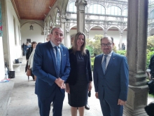 A Alcaldesa e o Presidente da Deputación asisten á toma de posesión do novo reitor da USC, Antonio López