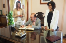 A Alcaldesa constata co novo reitor da USC o clima de entendemento entre o Concello e a universidade A Alcaldesa constata co novo reitor da USC o clima de entendemento entre o Concello e a universidade