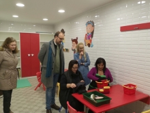 La Plaza de Abastos tendrá desde hoy una zona infantil, que se estrenará esta Navidad, la primera respuesta del Gobierno a los Presupuestos Participativos
