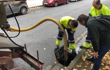 Medio Ambiente intensifica estos días la limpieza de las canalizaciones de la ciudad para prevenir incidentes durante la época de lluvias