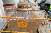 Medio Ambiente inicia la reparación del firme de la calle Río Landro después de que una fuga de agua deteriorara el pavimento de la vía Medio Ambiente inicia la reparación del firme de la calle Río Landro después de que una fuga de agua deteriorara el pavimento de la vía