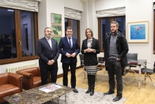 Lara Méndez le avanza al conselleiro que inició contactos con otras administraciones para financiar el Museo Galaico Romano en el Cuartel de San Fernando, que completarán los 5 millones que la Xunta ofrece para el edificio