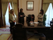 A alcaldesa recibe ao Oficial-Albanel que hoxe se incorpora á Brigada de Obras