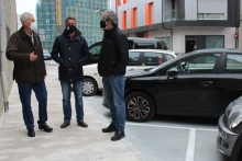 Arroxo visita, junto con el presidente de la Asociación de Vecinos de a Milagrosa, la mejora de la pavimentación de la rúa das Fontes con Mar Cantábrico Arroxo visita, junto con el presidente de la Asociación de Vecinos de a Milagrosa, la mejora de la pavimentación de la rúa das Fontes con Mar Cantábrico