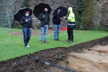 Rubén Arroxo visita los trabajos de arqueología que se llevaron a cabo en a Mosqueira, "que podrían ser los primeros de una serie" Rubén Arroxo visita los trabajos de arqueología que se llevaron a cabo en a Mosqueira, "que podrían ser los primeros de una serie"