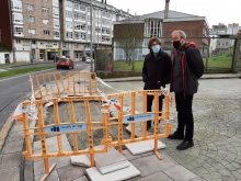 La Brigada de Obras de la Concellería de Infraestructuras acondiciona la entrada del colegio de Paradai La Brigada de Obras de la Concellería de Infraestructuras acondiciona la entrada del colegio de Paradai