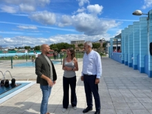 La Alcaldesa de Lugo, ante la negativa de la Xunta a la instalación de la plataforma de baño en el Miño, abre la gratuidad de las piscinas de Frigsa