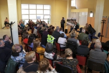 La alcaldesa se compromete a tramitar la restricción del uso residencial de las parcelas para vivienda social de O Castiñeiro si así lo pide la Xunta